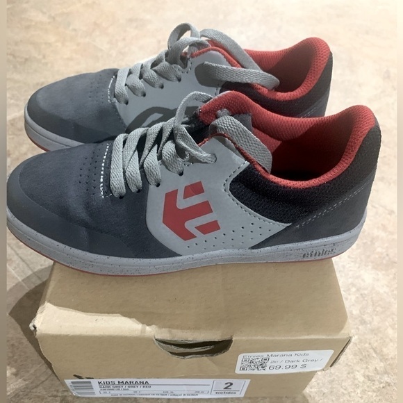 ETNIES - running shoes boy - size 2 sneakers - back to school - Picture 2 of 6